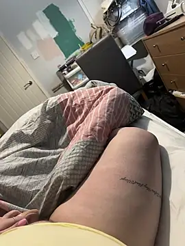 Snapshot of AmberTaylorXxx chatting on April 2026 06:00:02 AM AmberTaylorXxx online show from April 2026 06:00:02 AM