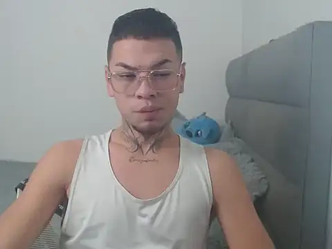 MarceloMilk online show from September 2025 01:44:02 PM