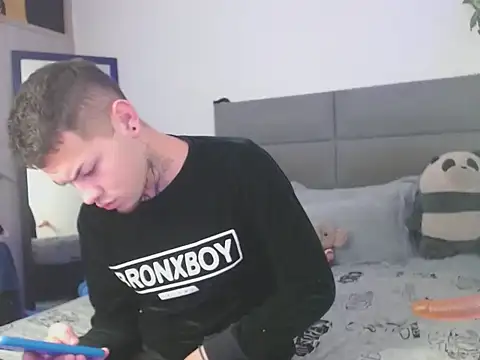 MarceloMilk online show from October 2025 05:05:01 AM