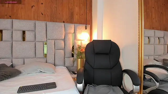 Saori newman online show from September 2025 11:54:01 AM