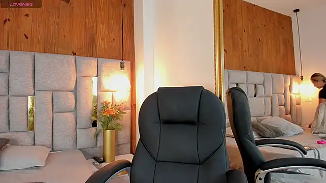 Saori newman online show from September 2025 11:55:01 AM