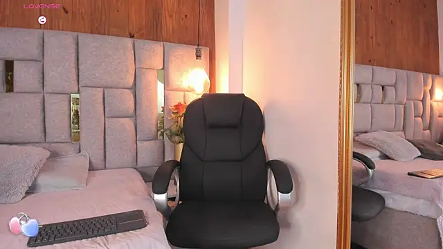 Saori newman online show from October 2025 12:08:02 PM