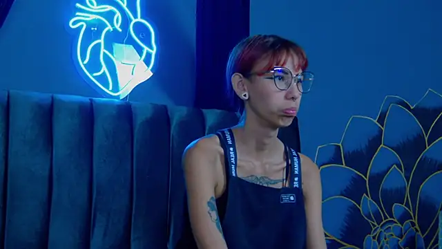 Lunamistyc online show from December 2025 07:53:01 PM