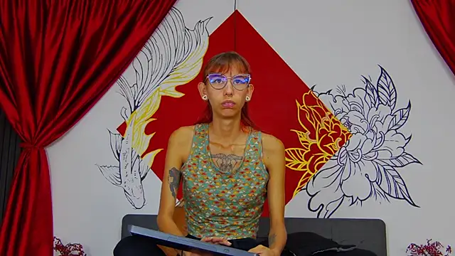 Lunamistyc online show from December 2025 07:42:01 PM