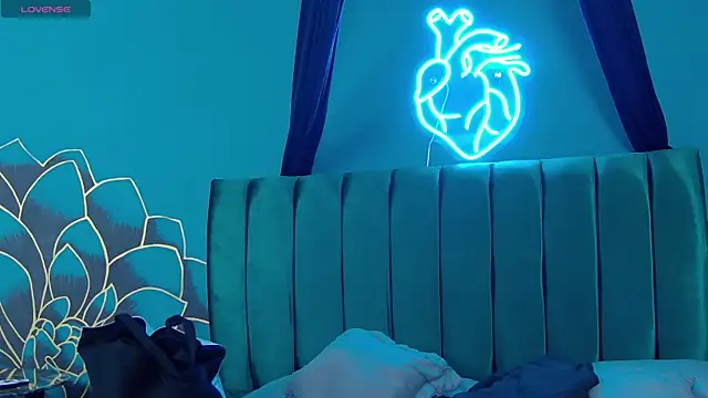 Lunamistyc online show from December 2025 08:06:01 PM