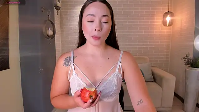 AlinaKravitz online show from April 2026 07:36:01 PM