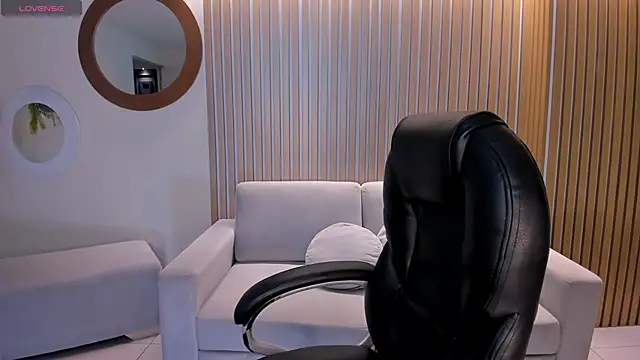 AlinaKravitz online show from April 2026 07:21:02 PM