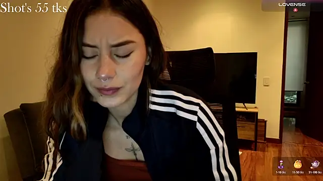 Emmy petit online show from November 2025 06:54:02 PM