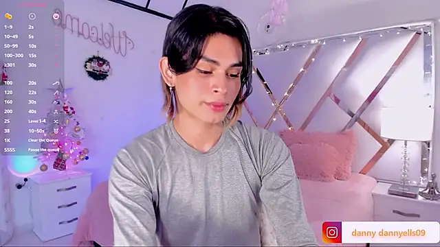 Snapshot of sweet_dannyfem chatting on December 2024 01:17:01 PM sweet dannyfem online show from December 2024 01:17:01 PM