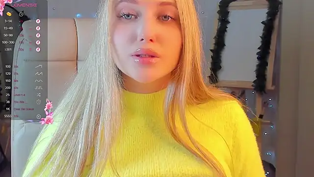 Evacadooo online show from December 2024 06:03:02 AM