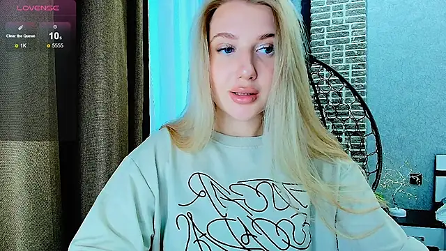 Evacadooo online show from September 2025 02:11:01 AM