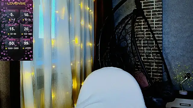 Evacadooo online show from November 2025 02:06:01 AM