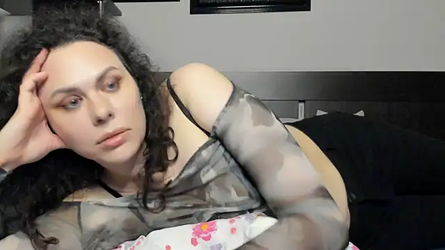 MollyCheiz online show from July 2026 10:39:02 PM
