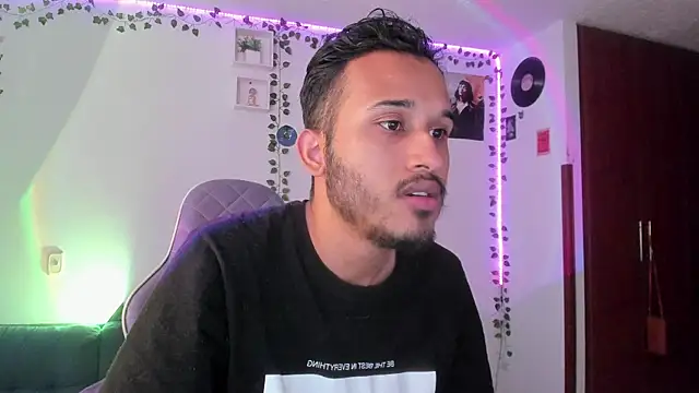 Raf brunette online show from January 2025 12:04:02 PM