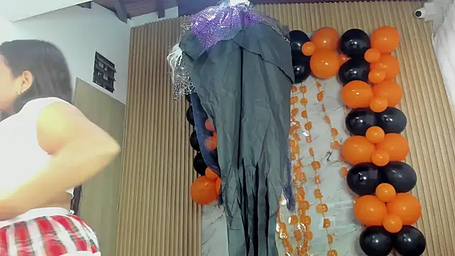 Any topless online show from October 2025 11:02:01 AM