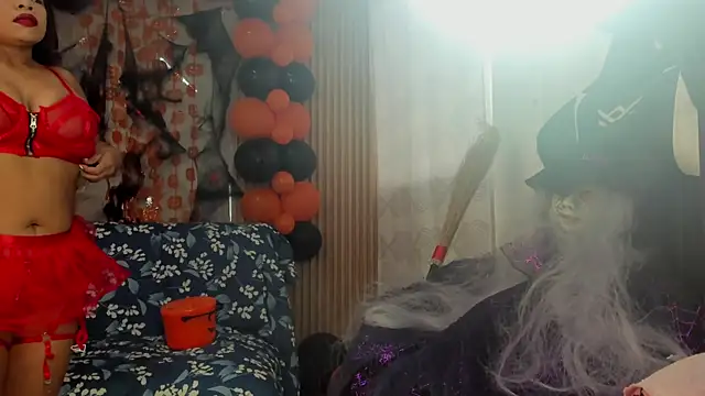 Any topless online show from October 2025 11:01:01 AM