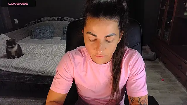 Aria Dl online show from November 2025 06:19:02 PM