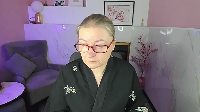 AlexandraKind online show from November 2025 08:41:02 PM