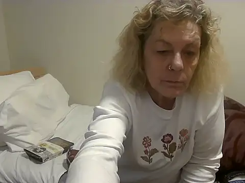 housewife shantie online show from October 2025 10:11:02 AM