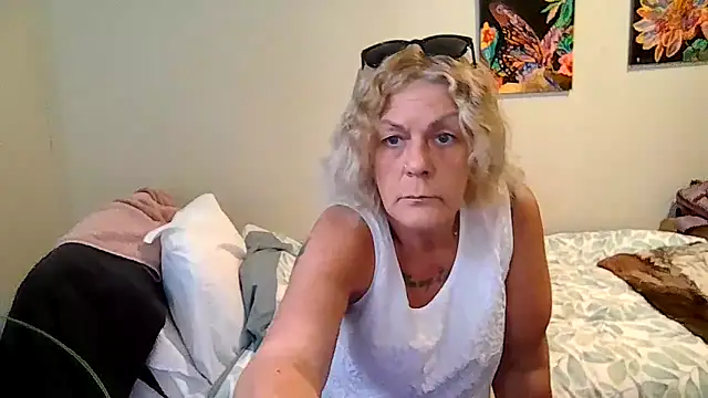 Snapshot of housewife_shantie chatting on May 2026 01:38:01 PM housewife shantie online show from May 2026 01:38:01 PM
