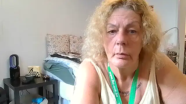 Snapshot of housewife_shantie chatting on July 2026 07:32:02 AM housewife shantie online show from July 2026 07:32:02 AM