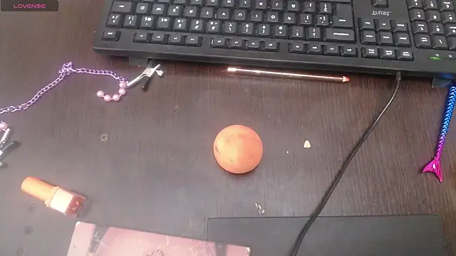 Snapshot of lulu_25_ chatting on December 2024 04:33:02 AM lulu 25 online show from December 2024 04:33:02 AM