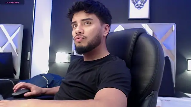 Tommidubois online show from December 2024 12:36:01 PM