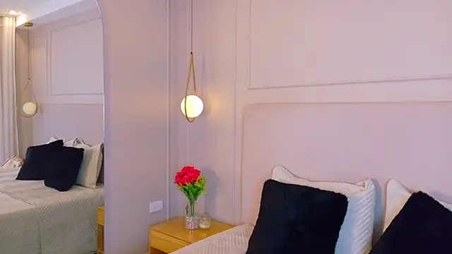 EymiCuper online show from September 2025 07:25:02 PM