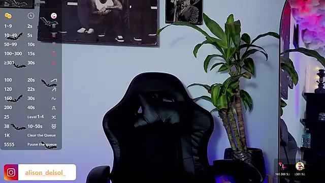 Alisson Wynter online show from November 2025 10:43:02 PM