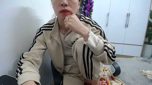 HotQueen online show from March 2025 12:52:02 PM