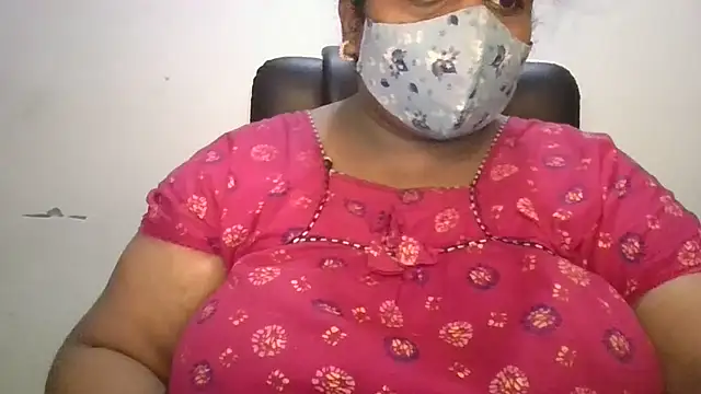 Snapshot of Sexy_Radhikaa chatting on July 2026 01:30:02 AM Sexy Radhikaa online show from July 2026 01:30:02 AM