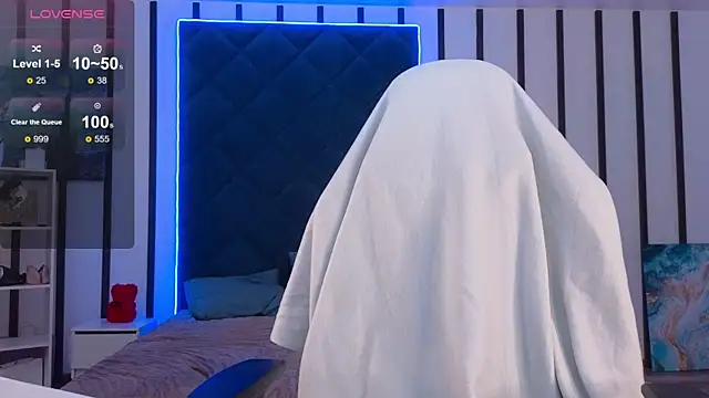 Snapshot of MeganFoxy11 chatting on December 2024 01:38:02 PM MeganFoxy11 online show from December 2024 01:38:02 PM