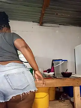 Snapshot of curvyloneah75 chatting on April 2026 06:38:02 AM curvyloneah75 online show from April 2026 06:38:02 AM