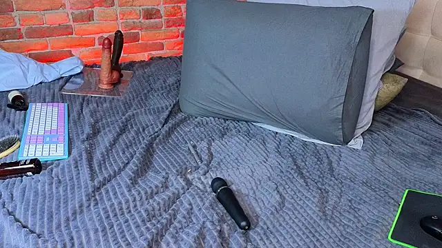 LinaQik online show from December 2024 05:03:01 PM