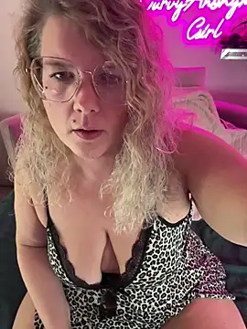 Snapshot of CurvyAnonymousGirl89 chatting on November 2025 05:45:02 PM CurvyAnonymousGirl89 online show from November 2025 05:45:02 PM