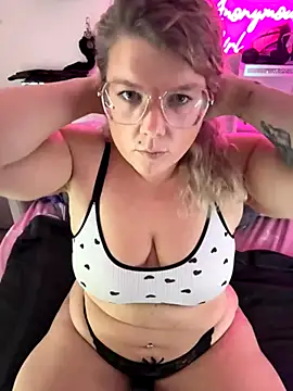 Snapshot of CurvyAnonymousGirl89 chatting on November 2025 04:13:02 PM CurvyAnonymousGirl89 online show from November 2025 04:13:02 PM