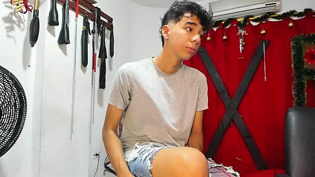 Harry LatinBoy online show from December 2024 07:43:02 PM