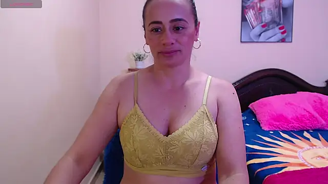 Snapshot of sara_florez1 chatting on October 2025 12:38:02 PM sara florez1 online show from October 2025 12:38:02 PM