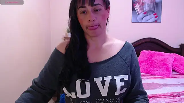 Snapshot of sara_florez1 chatting on November 2025 10:12:02 AM sara florez1 online show from November 2025 10:12:02 AM