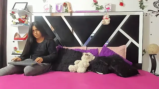 abby eemily online show from September 2025 12:05:02 PM