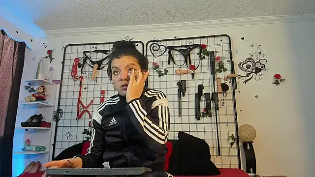 abby eemily online show from December 2025 12:33:02 PM