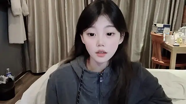 Snapshot of yangyang-1115 chatting on February 2025 10:27:02 AM yangyang-1115 online show from February 2025 10:27:02 AM