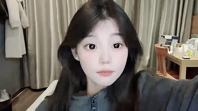 Snapshot of yangyang-1115 chatting on February 2025 01:30:01 PM yangyang-1115 online show from February 2025 01:30:01 PM