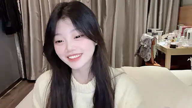 Snapshot of yangyang-1115 chatting on March 2025 02:10:02 PM yangyang-1115 online show from March 2025 02:10:02 PM