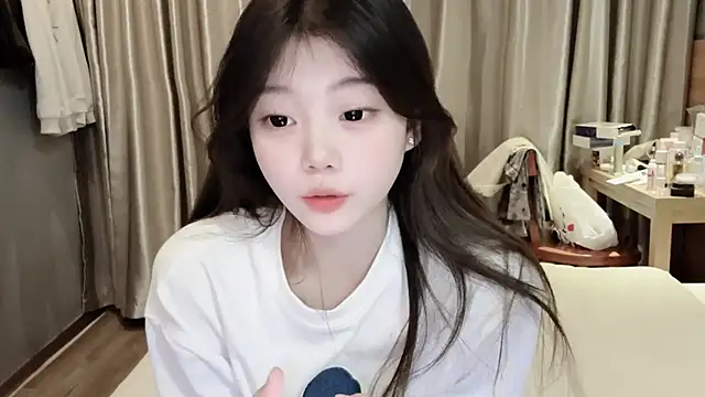 Snapshot of yangyang-1115 chatting on March 2025 10:22:02 AM yangyang-1115 online show from March 2025 10:22:02 AM