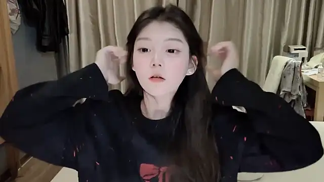 Snapshot of yangyang-1115 chatting on March 2025 03:56:01 PM yangyang-1115 online show from March 2025 03:56:01 PM