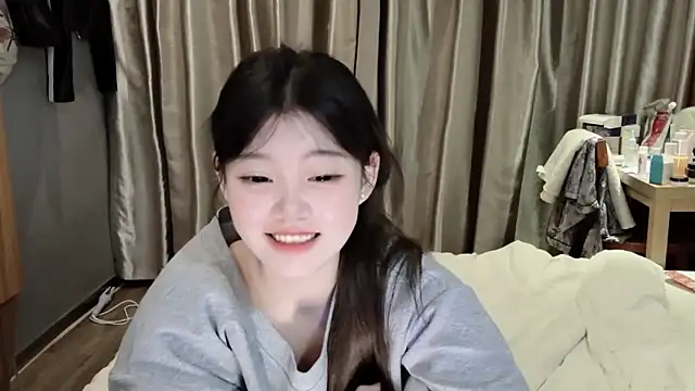 Snapshot of yangyang-1115 chatting on March 2025 03:09:02 PM yangyang-1115 online show from March 2025 03:09:02 PM