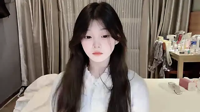 Snapshot of yangyang-1115 chatting on March 2025 01:45:01 PM yangyang-1115 online show from March 2025 01:45:01 PM