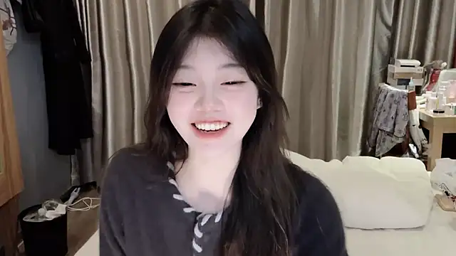 Snapshot of yangyang-1115 chatting on March 2025 01:51:01 PM yangyang-1115 online show from March 2025 01:51:01 PM