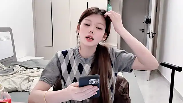 Snapshot of yangyang-1115 chatting on September 2025 04:08:01 PM yangyang-1115 online show from September 2025 04:08:01 PM